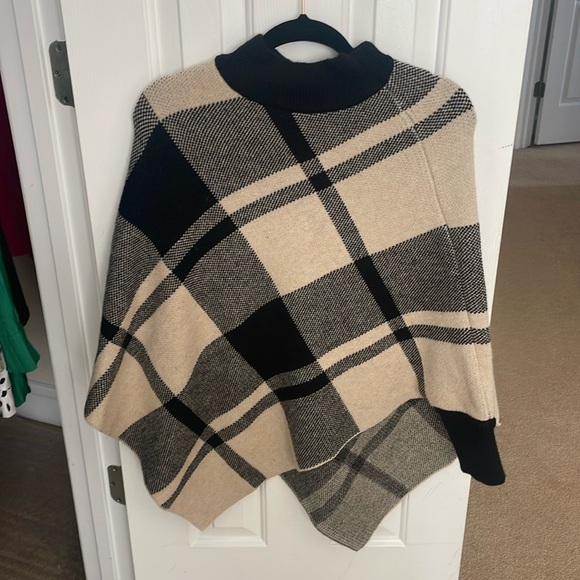 One size poncho with sleeves - Picture 1 of 1